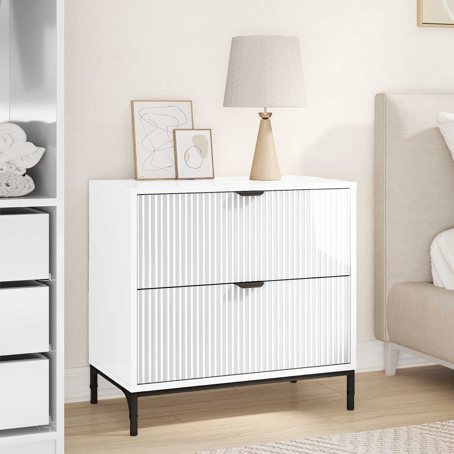 vidaXL Κομοδίνο Γυαλιστερό λευκό 63.5 x 36 x 61 εκ Επεξεργασμένο ξύλο