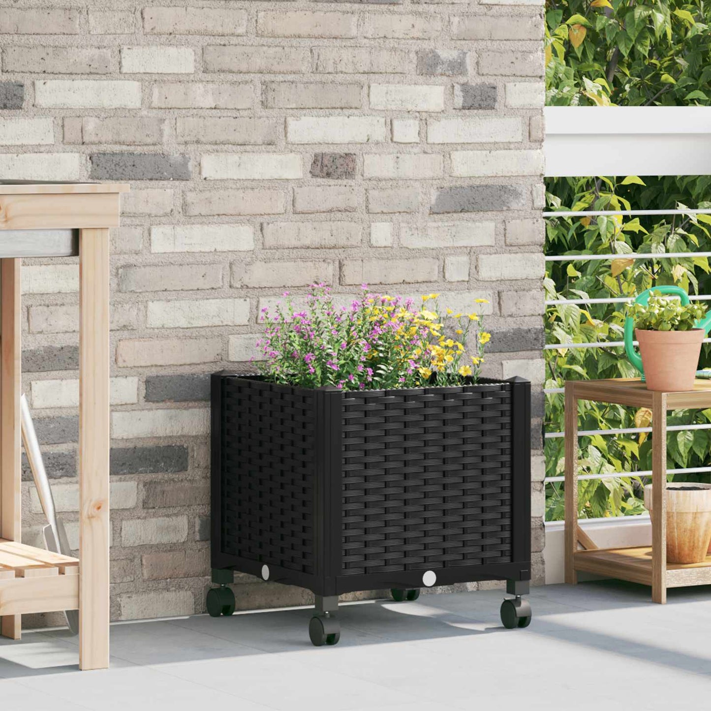 vidaXL Κήπος Γλαστράκι με Ροδάκια Μαύρο 40 x 40 x 44 εκ PP